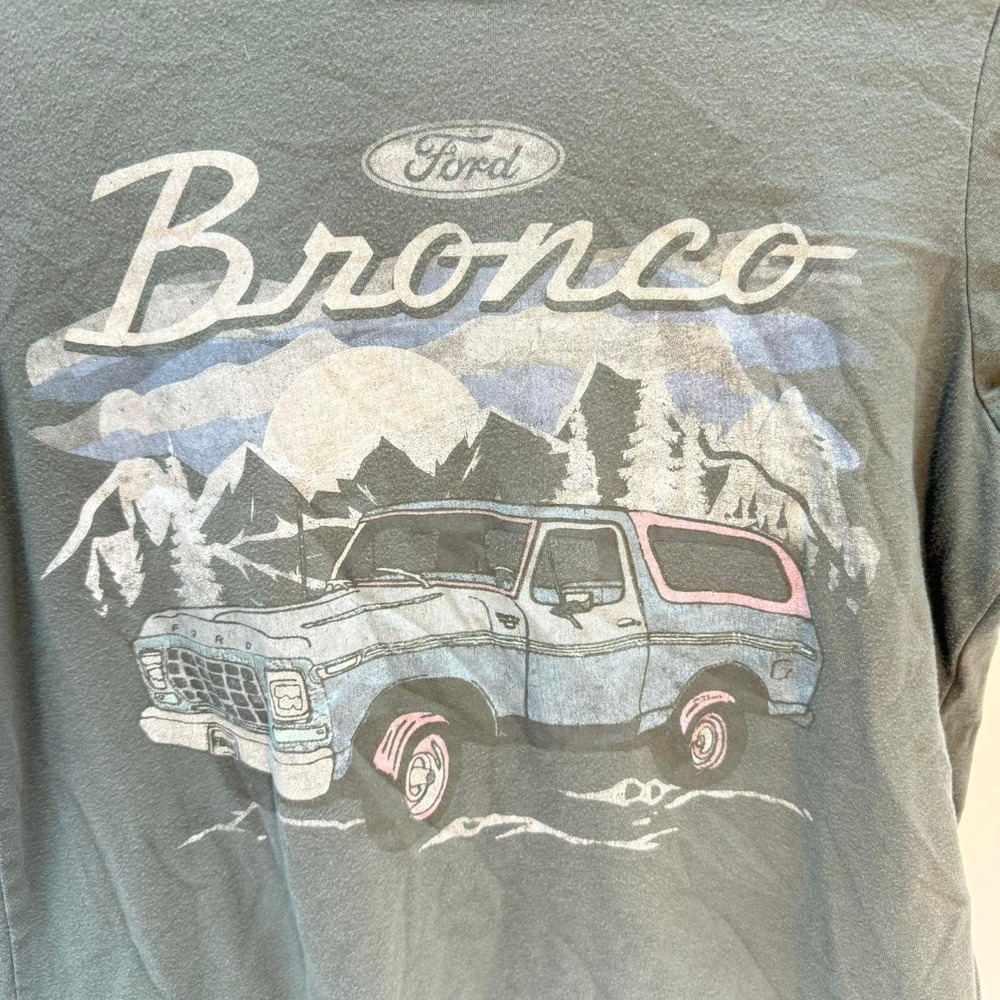 Ford Bronco Graphic Tshirt Womens Small Green Short Sleeve Crew Neck Top